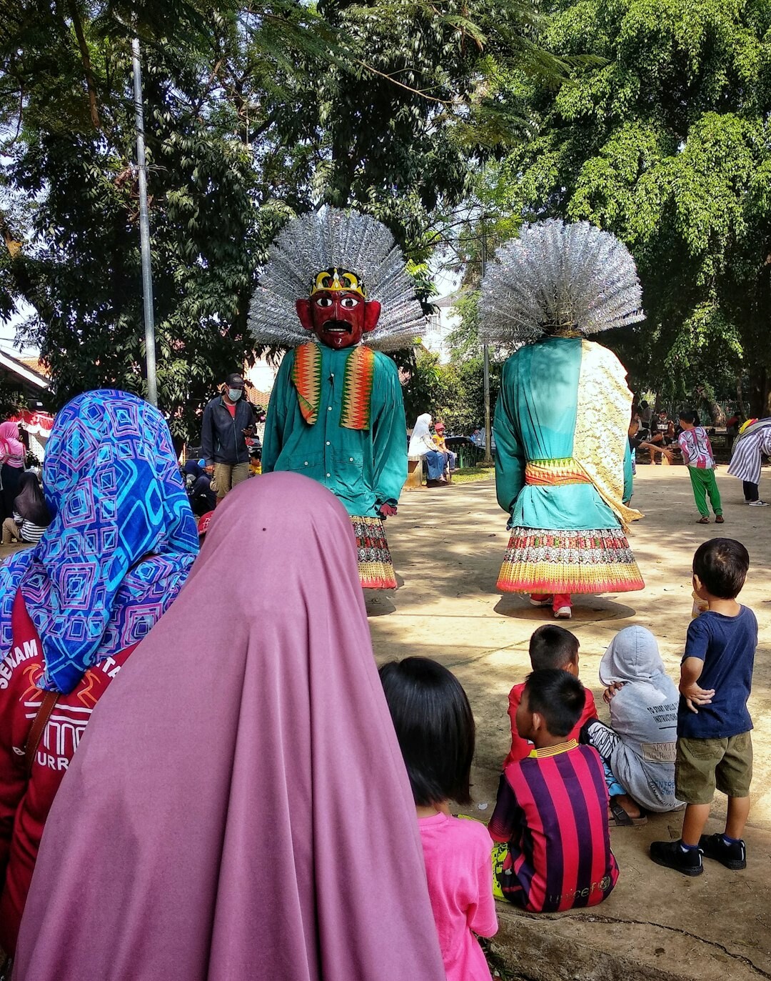 children learning traditional dance